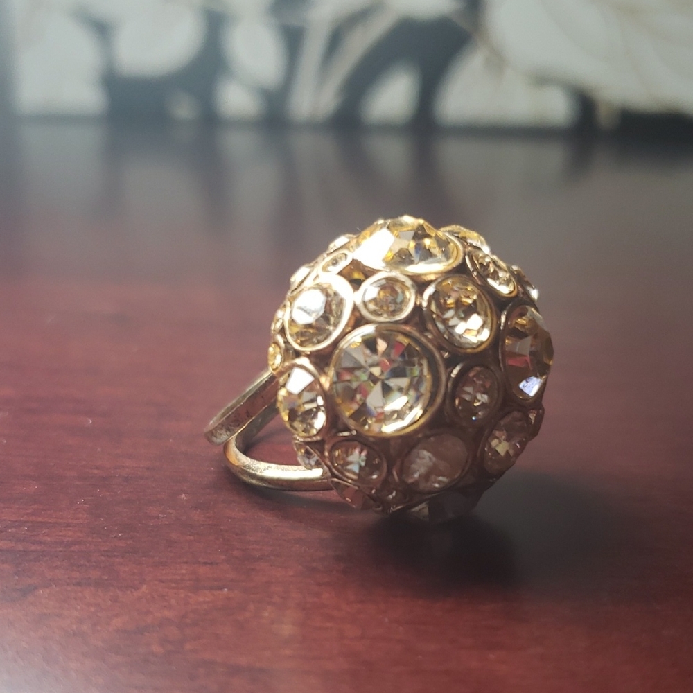 Elegant Gold Crystal Ring